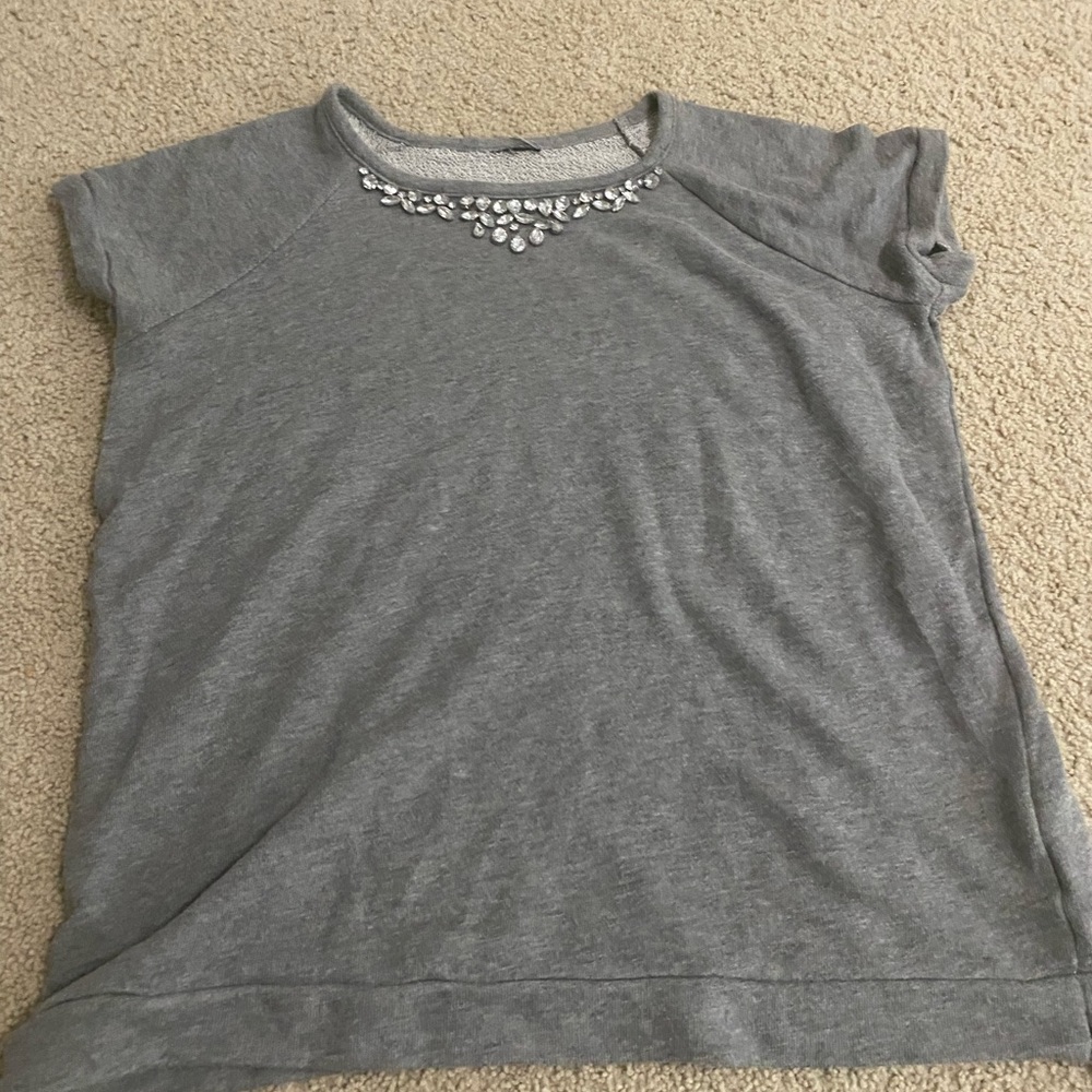 grey shirt
